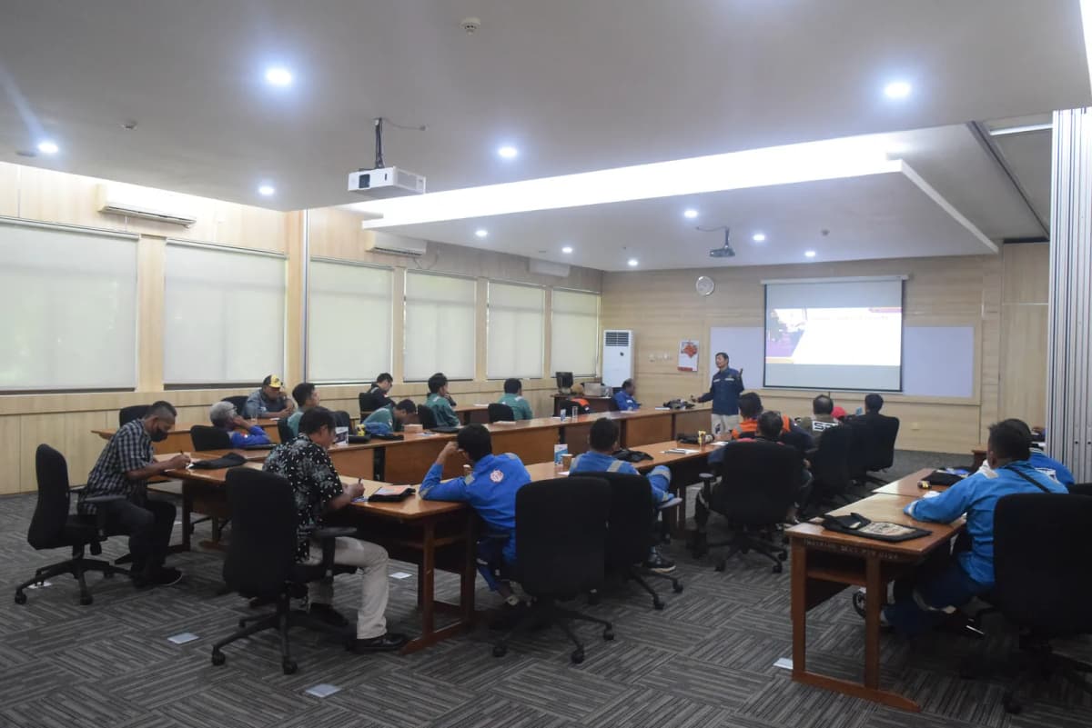 Pelatihan Penyusunan ESG Sustainability Report & Integrasi K3 (Standar GRI & POJK 51) โ BNSP